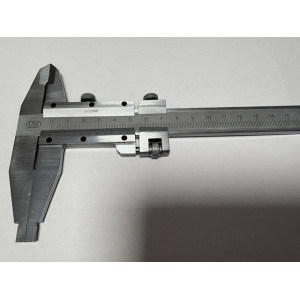 Posuvné meradlo analógové s hornými nožmi, jemným doladením - 300mm DOPREDAJ